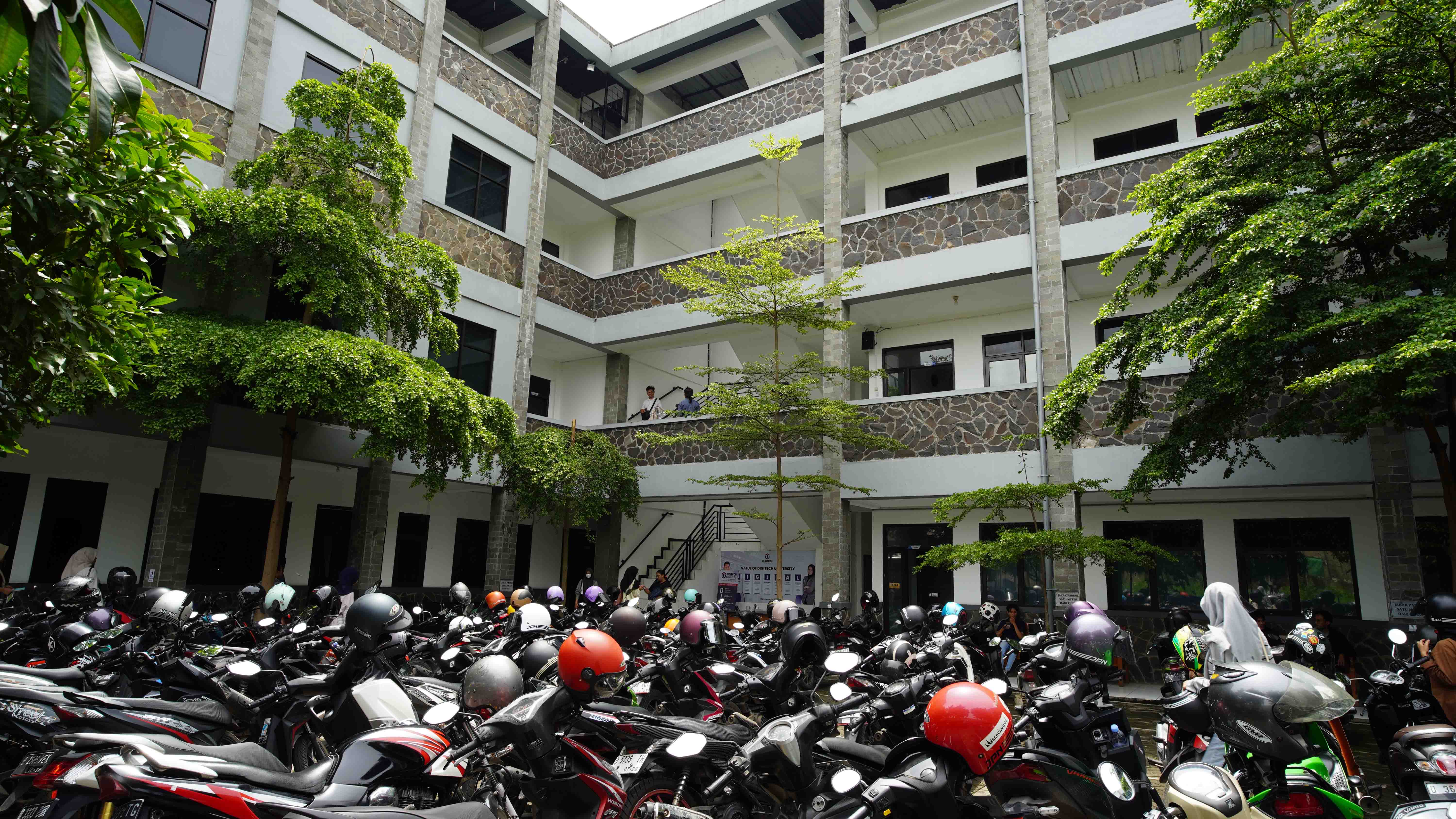 Lingkungan Kampus Universitas Teknologi Digital