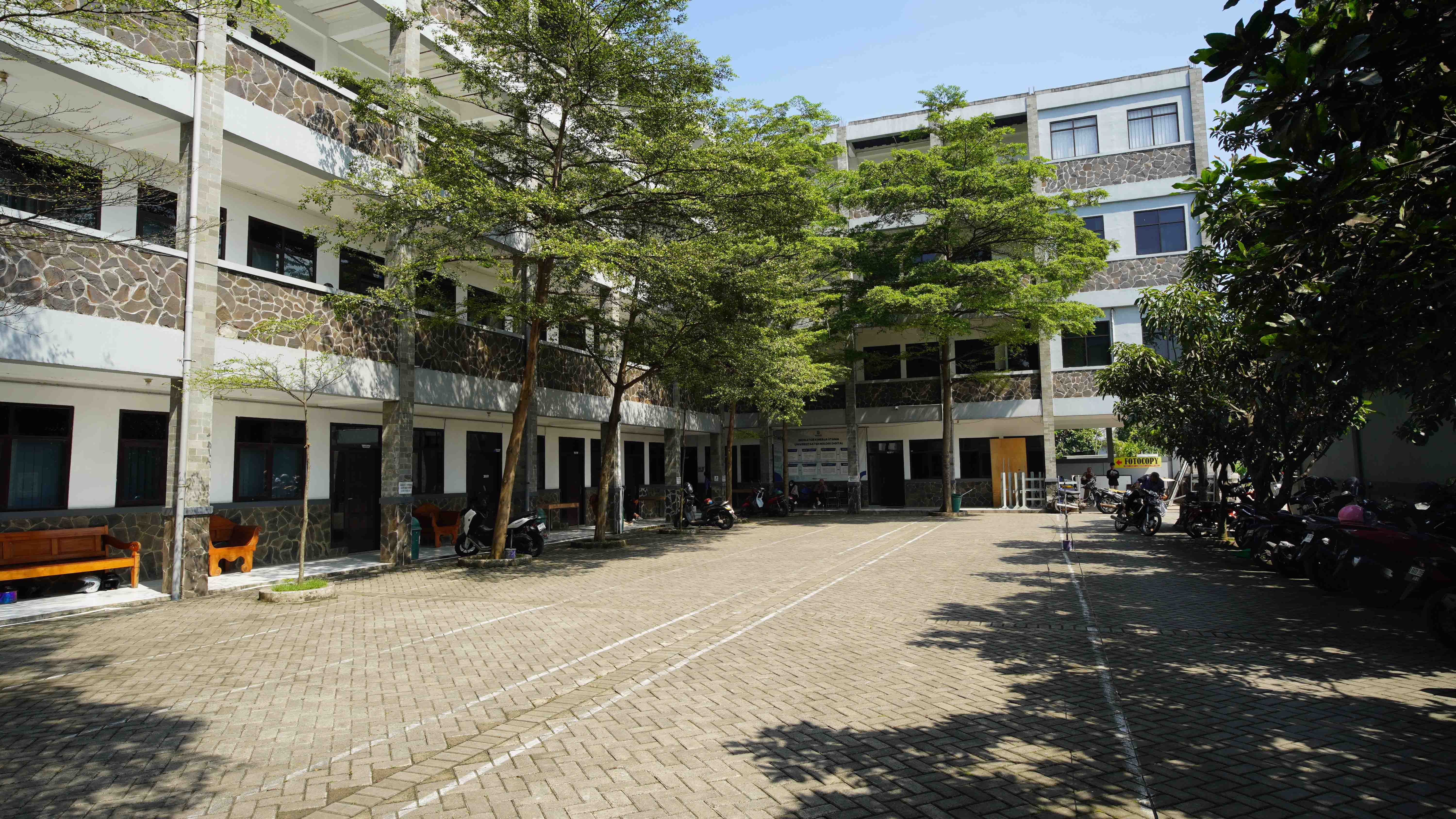 Lingkungan Kampus Universitas Teknologi Digital